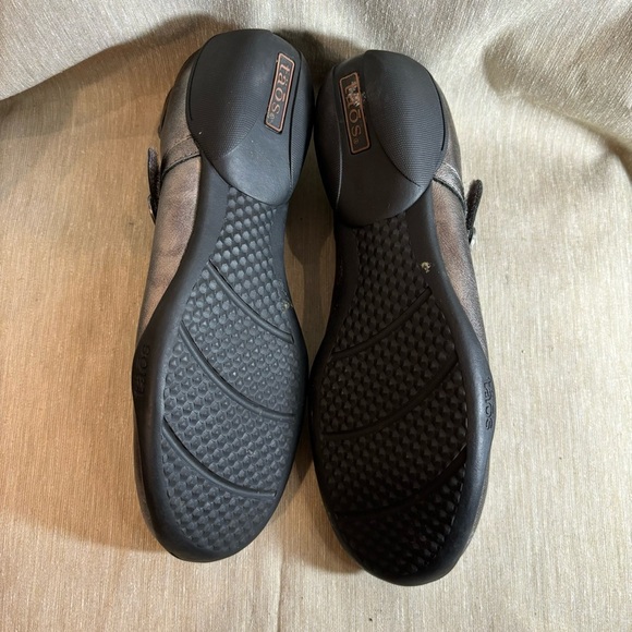 TAOS Sz 9.5 Pewter Colourway Leather Mary Jane Style Velcro Closure Shoes - Picture 8 of 10